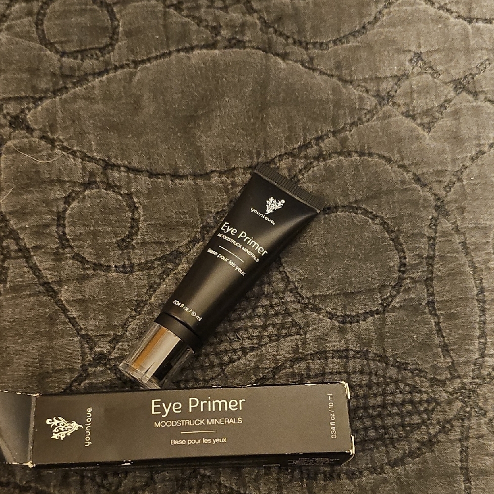 Younique Eye Primer - Black